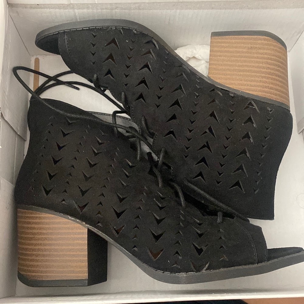 Qupid Laced Heels